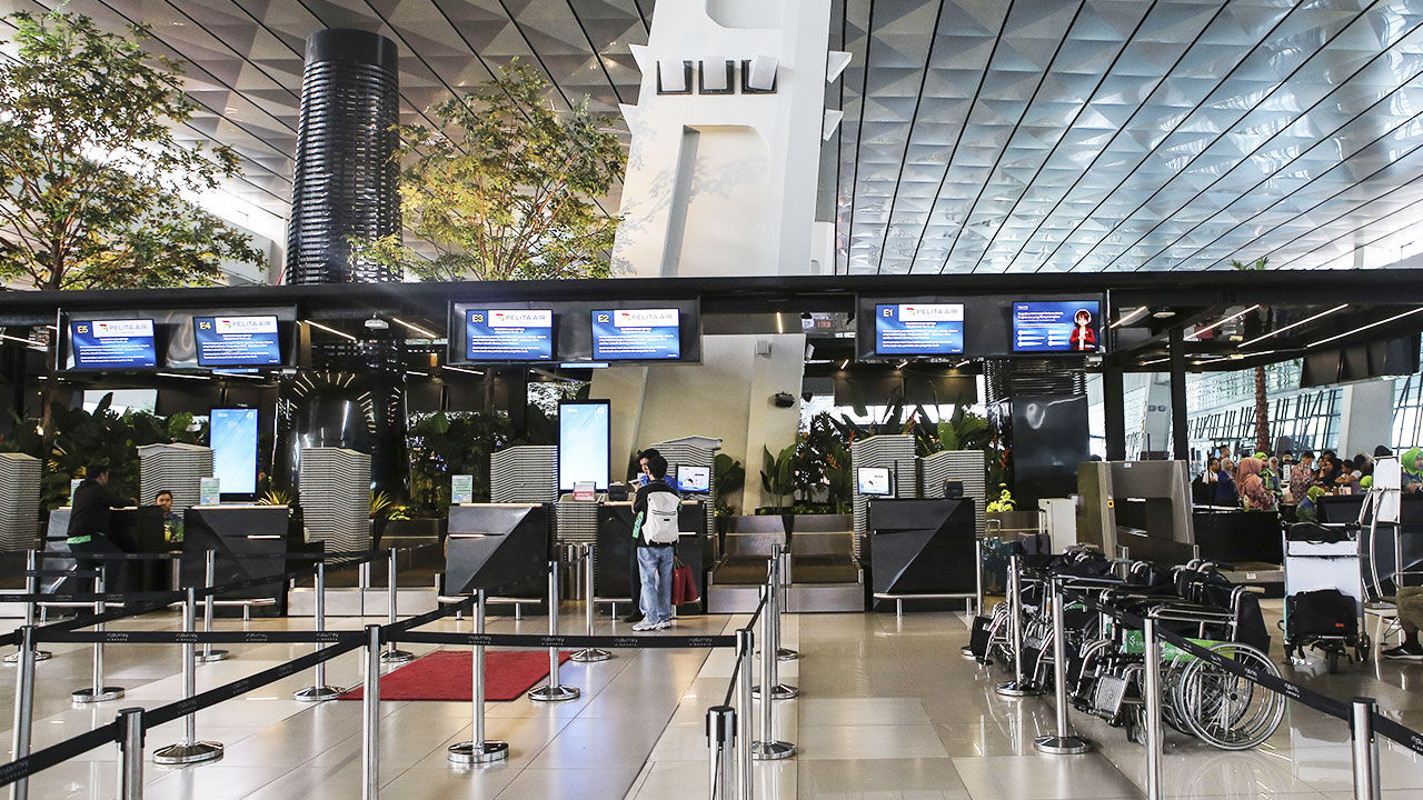 Endonezya'daki yanardağ patlaması sonrası uçuşlar iptal edildi