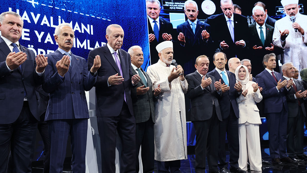 İstanbul Havalimanı'nda 4. Pist dualarla hizmete alındı