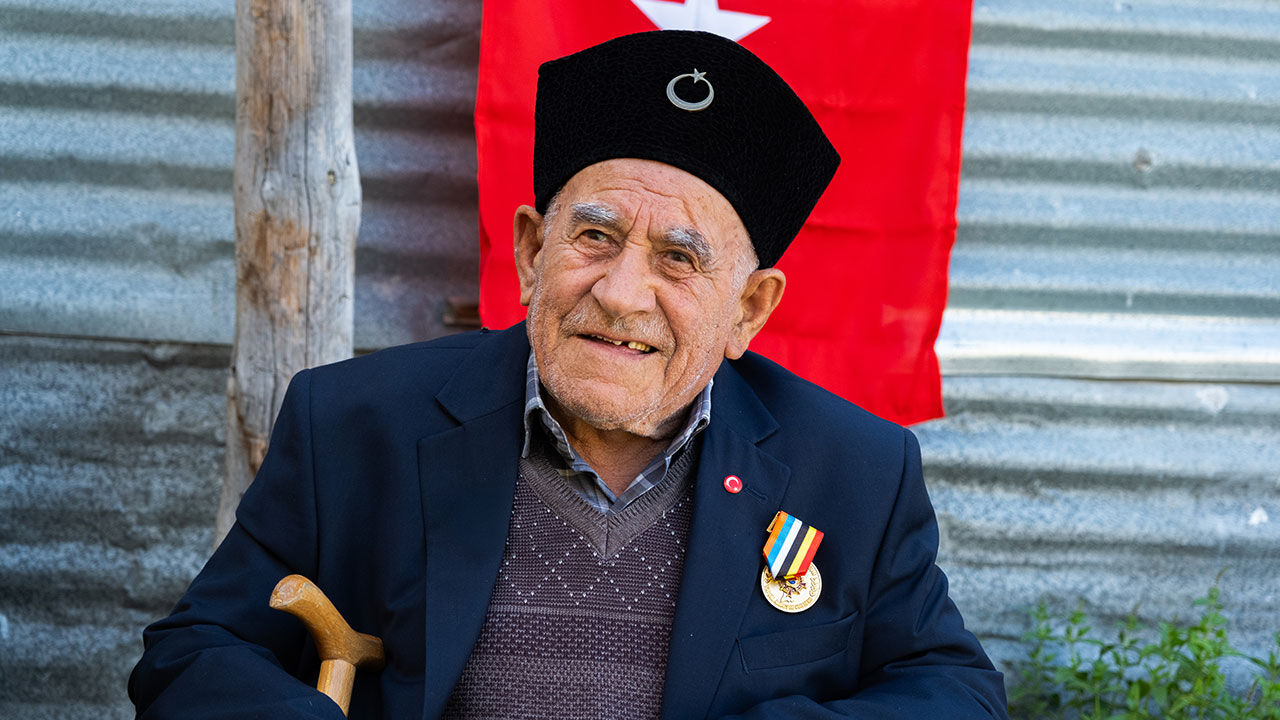 96 Yaşındaki gaziyi götürüp mevlit okuttular