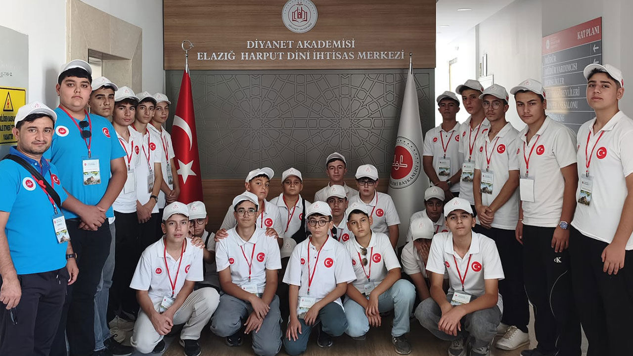 Tecde Diyanet Gençlik Merkezi’nden Elazığ’a kültür gezisi
