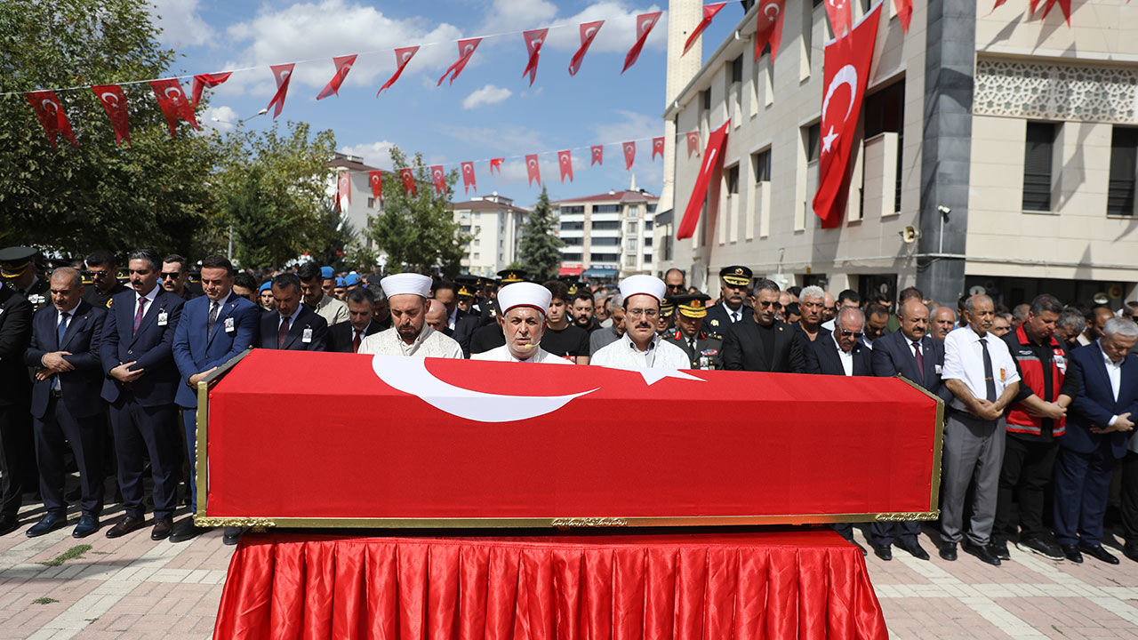 Şehit Uzman Çavuş Coşkun Sevim ebediyete uğurlandı