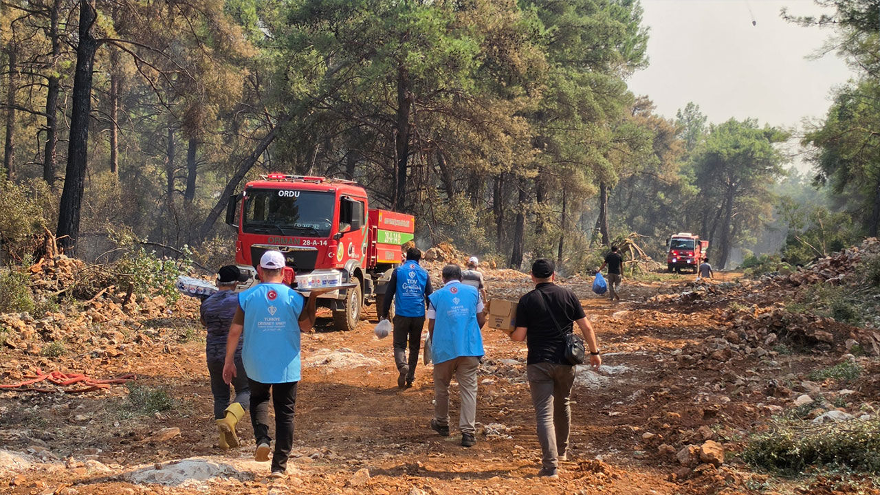 Müftülük ekiplerinden orman yangınlarıyla mücadeleye destek