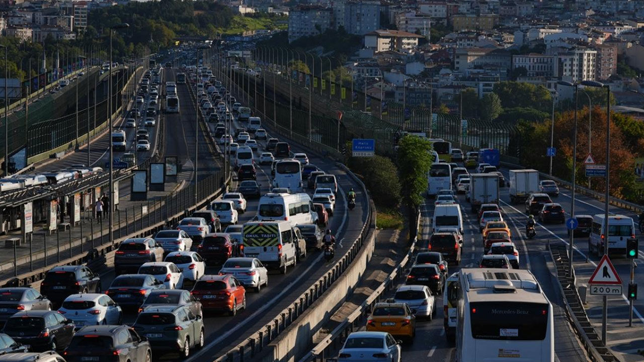 Okullar açıldı, sabah trafiği yoğunlaştı