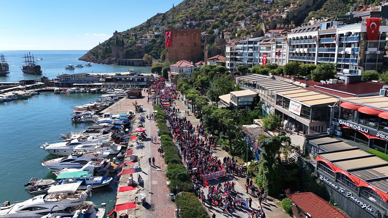 Alanya’da "Gazze İçin Sessiz Çığlık Yürüyüşü" düzenlendi