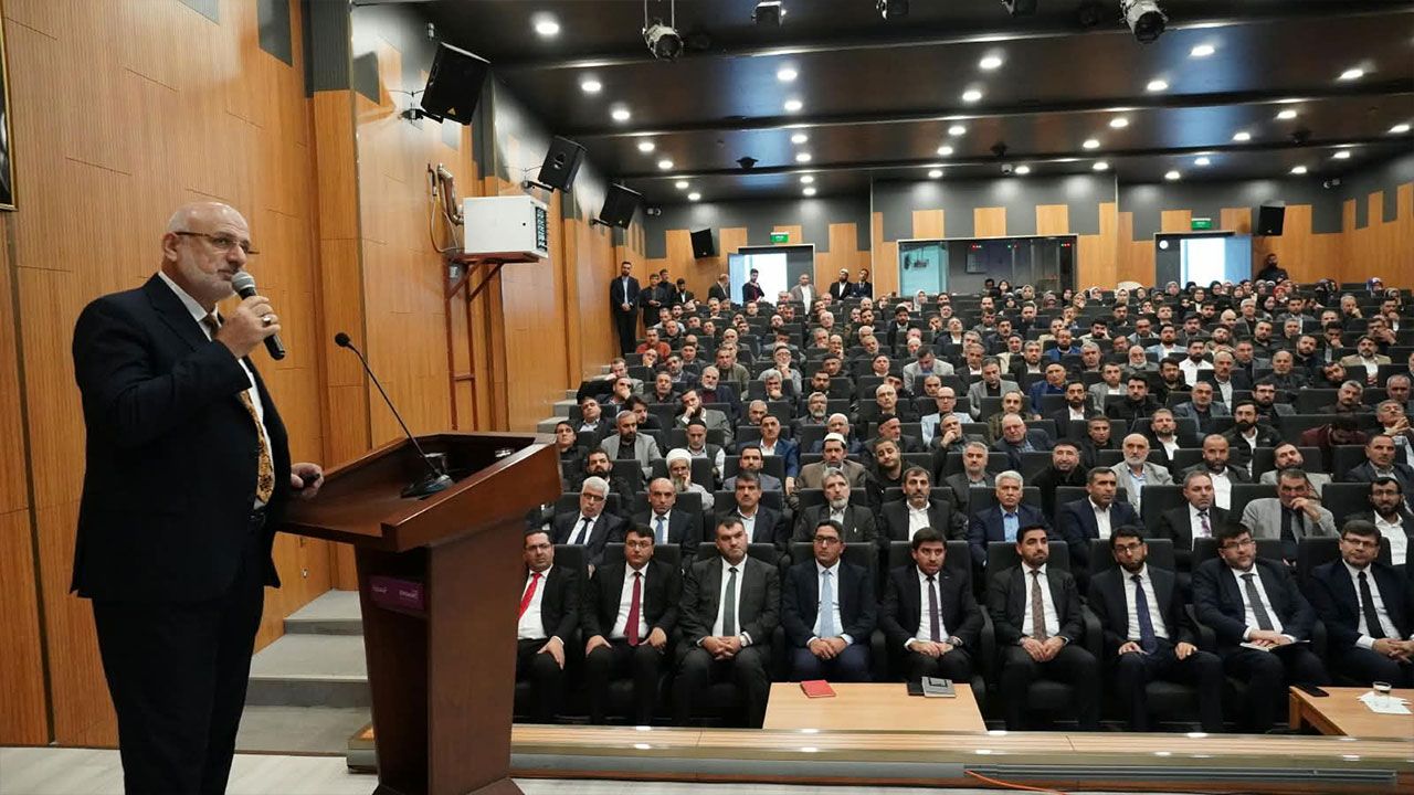 Dr. Şahin, Bingöl’de din görevlileriyle buluştu