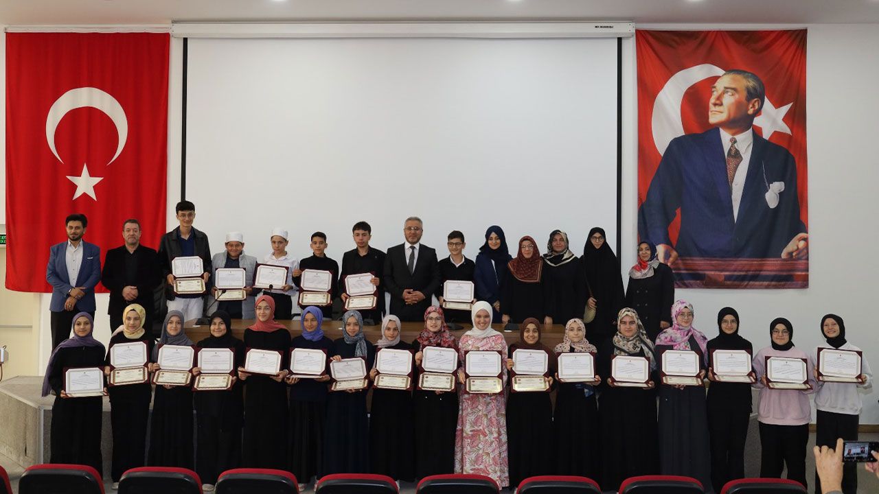 Denizli Merkezefendide Hafızlara Belge Takdimi 2