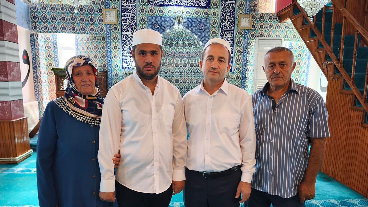 Doğuştan Görme Engelli Hafız Oldu 2