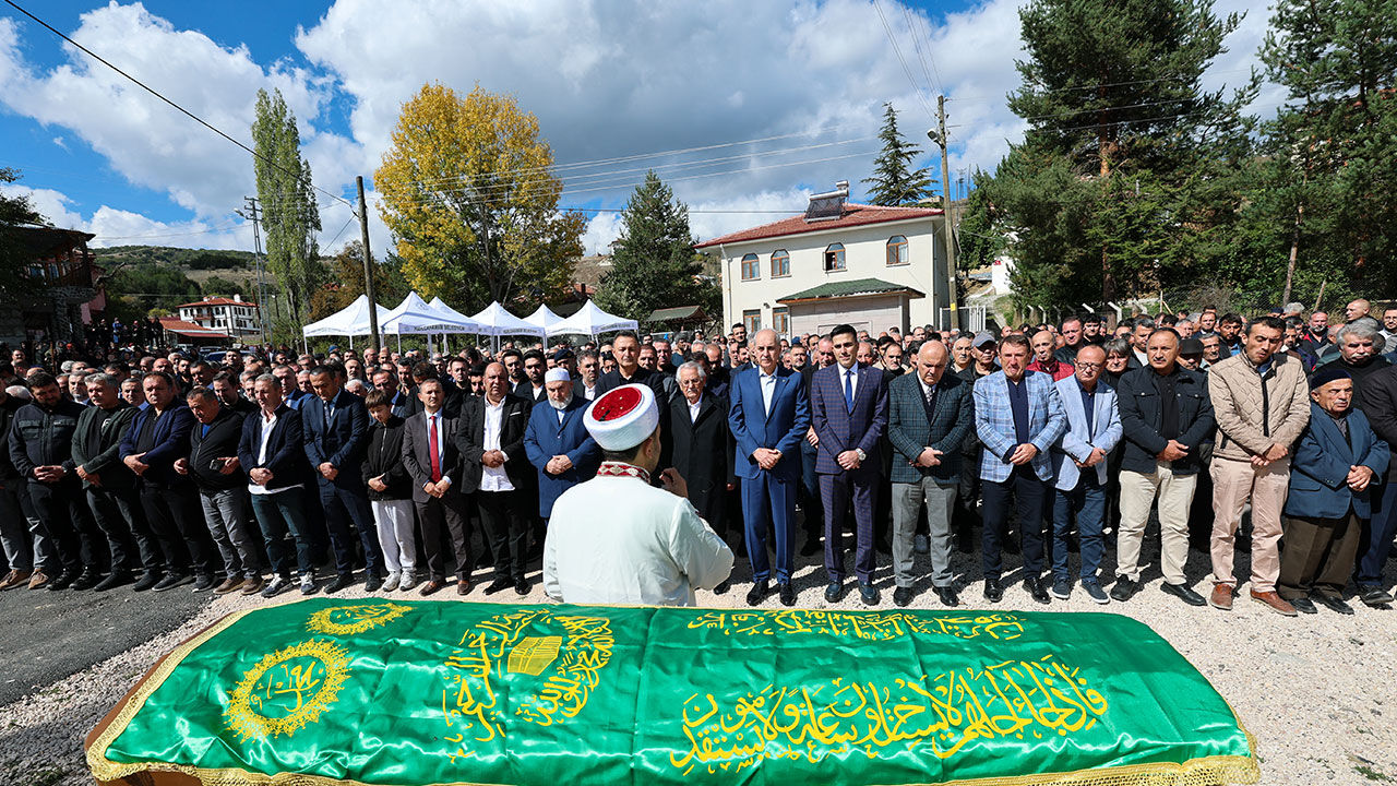 TBMM Başkanı Kurtulmuş, emekli imam hatip Selahattin Çetiner'in cenazesine katıldı