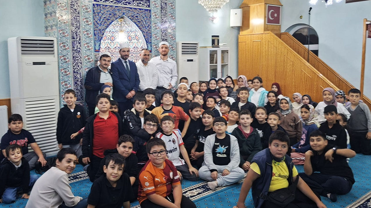 Nallıhan'da öğrenciler, din görevlilerini unutmadı