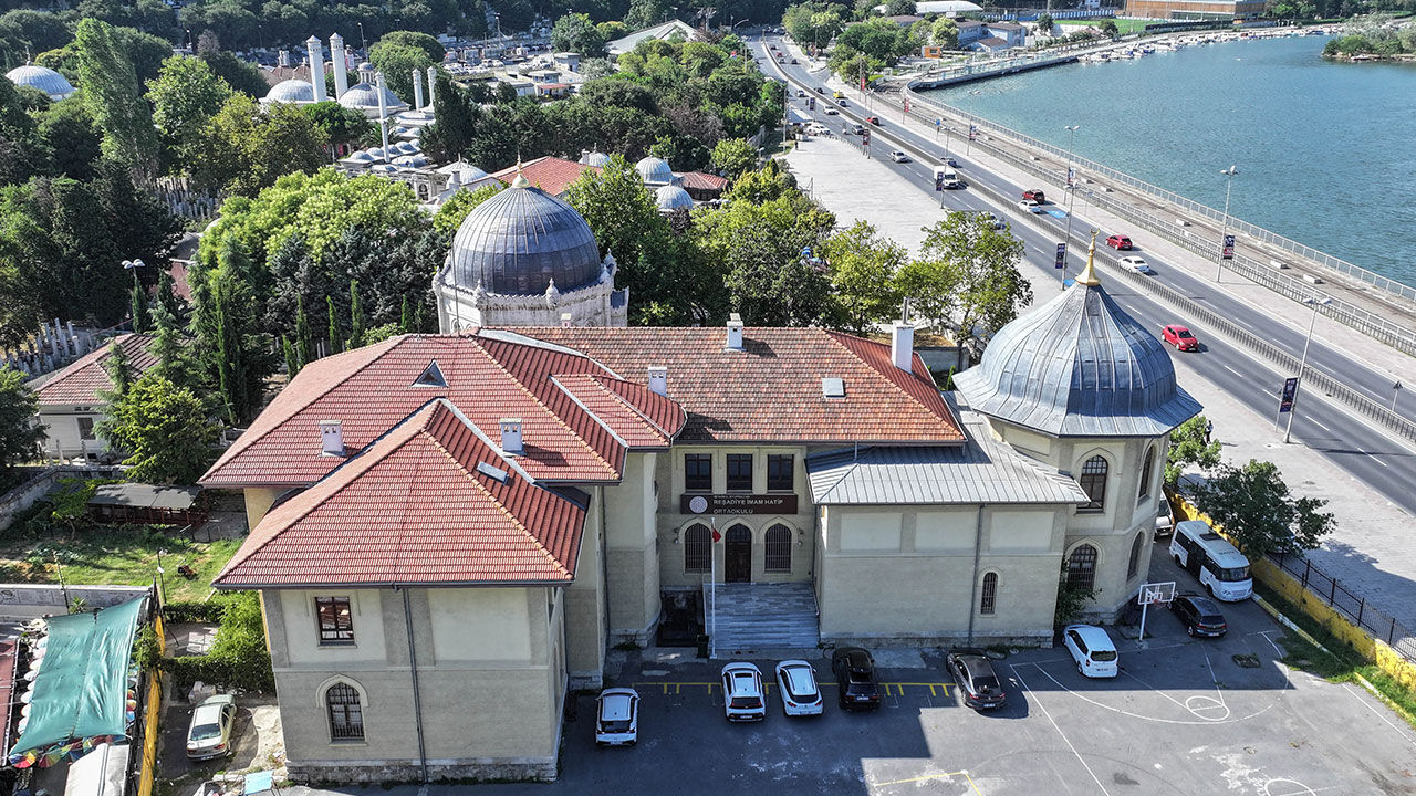 Reşadiye İmam Hatip Ortaokulu 115 yıldır tarihe tanıklık ediyor