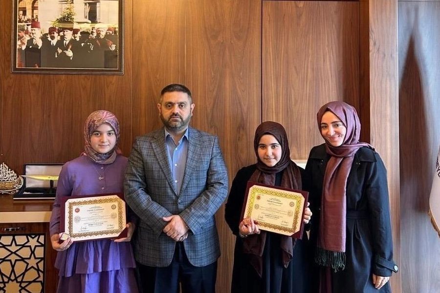 Örgün eğitimle birlikte 7 ayda hafız oldular